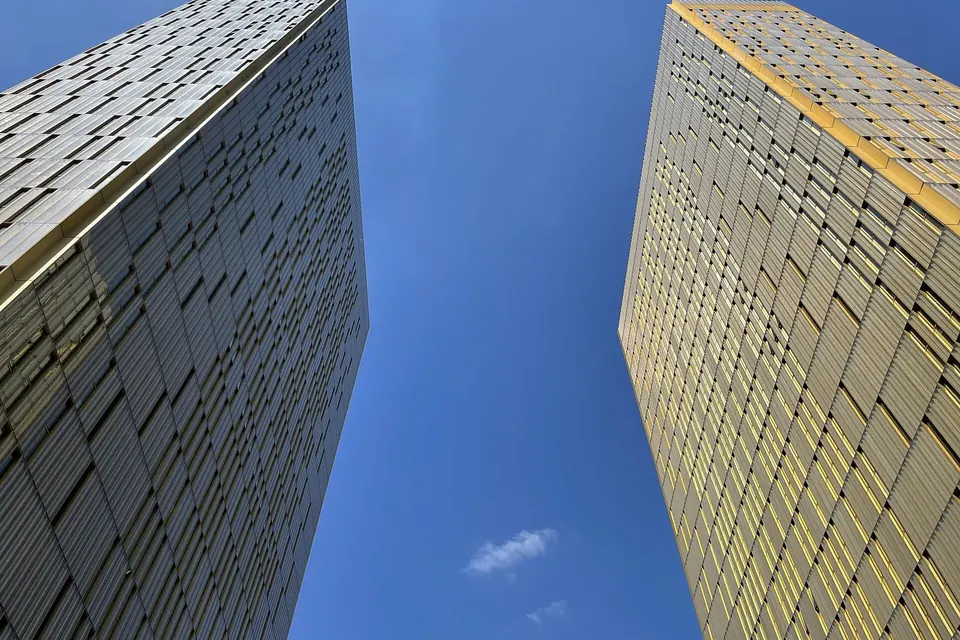 Les deux tours dorées de la Cour de justice de l'Union européenne sur le plateau du Kirchberg à Luxembourg